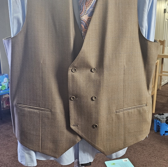 3pc dbl breasted tan herringbone with a hint of blue pants are 31in inseam - Picture 10 of 10